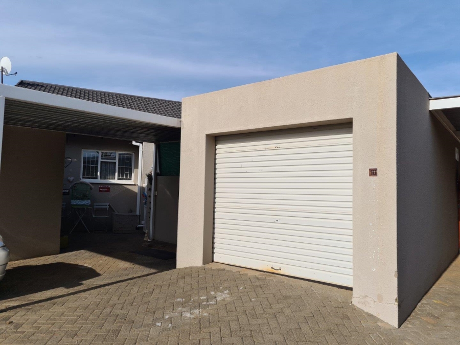 2 Bedroom Property for Sale in Heuwelsig Free State